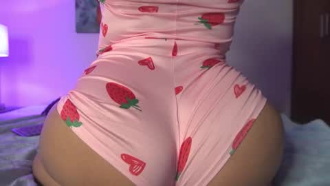 Snapshot of valentina_king18 chatting on 10/28/25, 11:29 VALENTINA online show from 10/28/25, 11:29