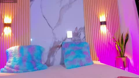 Snapshot of valentina_lux1 chatting on 09/17/25, 03:08 Valentina online show from 09/17/25, 03:08