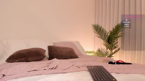 VALENTINA  online show from 11/28/25, 12:13