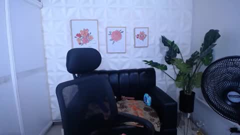 Valentina  online show from 03/17/26, 08:45