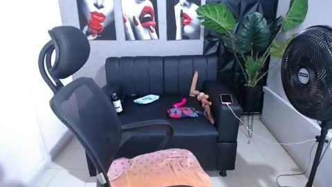 Valentina  online show from 05/06/26, 04:45