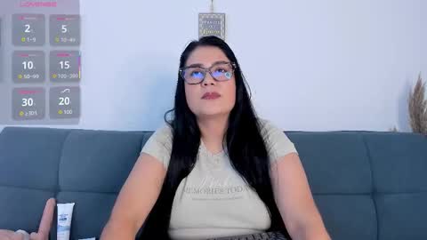 Snapshot of valentina_owens chatting on 12/17/25, 08:15 valentina_owens online show from 12/17/25, 08:15