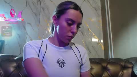 Snapshot of valentina_red18 chatting on 10/10/25, 02:38 Valentina online show from 10/10/25, 02:38