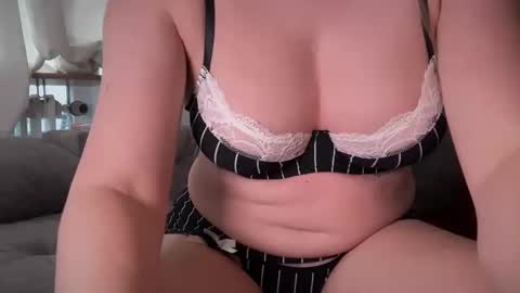 Valentina online show from 09/17/25, 08:05