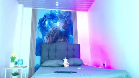 Snapshot of valentina_y_sneiderr chatting on 04/26/26, 03:26 valentina_y_sneiderr online show from 04/26/26, 03:26