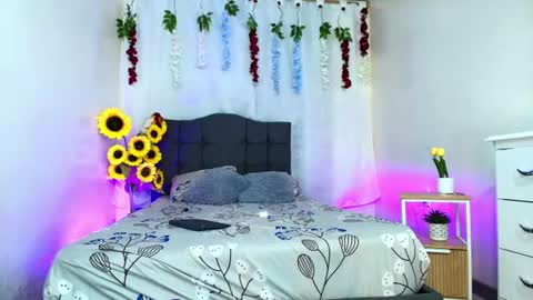 Snapshot of valentina_y_sneiderr chatting on 07/18/26, 03:33 valentina_y_sneiderr online show from 07/18/26, 03:33