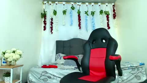 Snapshot of valentina_y_sneiderr chatting on 07/21/26, 04:04 valentina_y_sneiderr online show from 07/21/26, 04:04