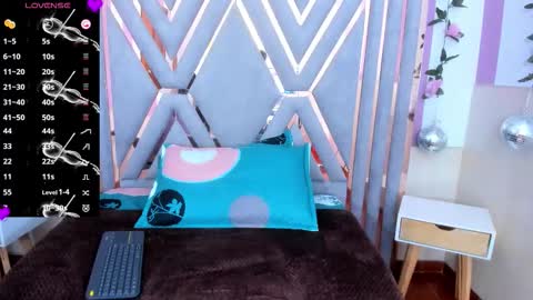 VALENTINA online show from 10/01/25, 04:07