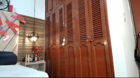 Ana online show from 09/20/25, 07:04