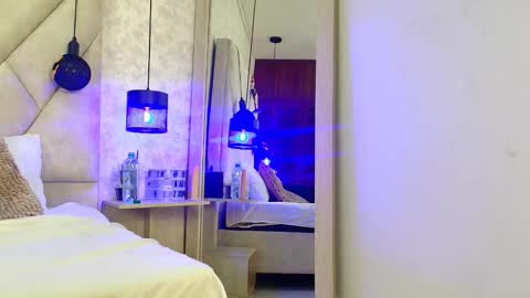 Ana online show from 10/21/25, 05:57