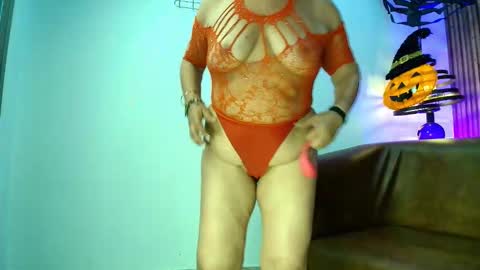 Ana online show from 10/27/25, 07:18