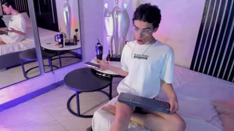 valentinaguerra1 online show from 10/17/25, 07:33