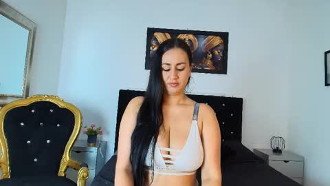 ValentinaJaramilloo online show from 06/05/26, 02:12