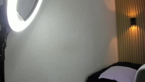 Snapshot of valentinaliux_ chatting on 09/13/25, 08:19 valentinaliux_ online show from 09/13/25, 08:19