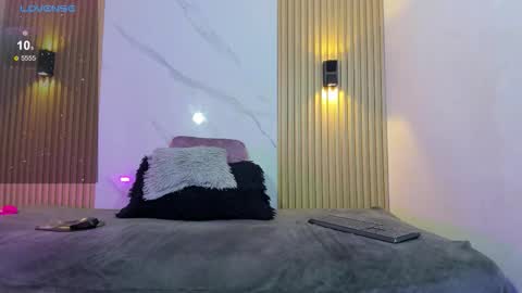valentinaliux_ online show from 02/18/26, 11:28