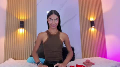 valentinaliux_ online show from 07/13/26, 12:52