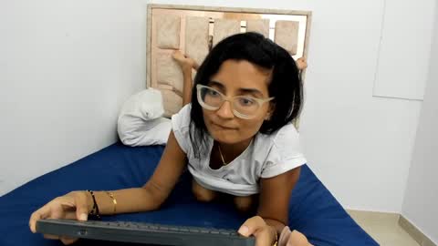 Valentina online show from 12/17/24, 04:00