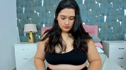 valentinaluna23 online show from 09/22/25, 09:44