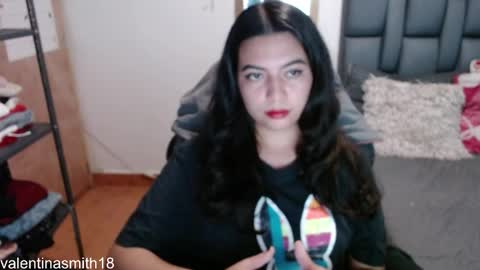 Snapshot of valentinasmith18 chatting on 04/14/26, 01:00 valentinasmith18 online show from 04/14/26, 01:00