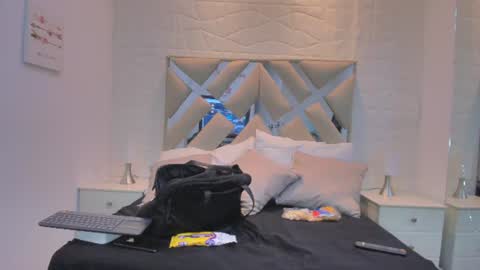Snapshot of valentinasu_ chatting on 06/10/26, 11:42 VALENTINA online show from 06/10/26, 11:42