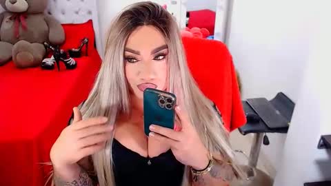 Snapshot of valentinaxqueen chatting on 10/05/25, 12:53 online show from 10/05/25, 12:53