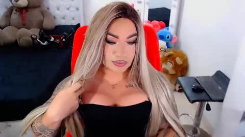 Snapshot of valentinaxqueen chatting on 10/07/25, 12:41 online show from 10/07/25, 12:41