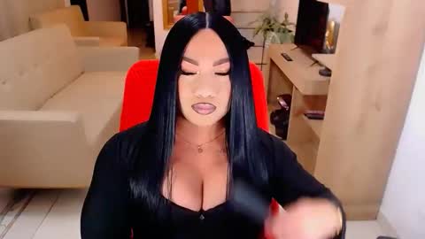 Snapshot of valentinaxqueen chatting on 10/19/25, 11:16 online show from 10/19/25, 11:16