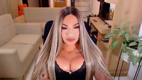 Snapshot of valentinaxqueen chatting on 11/11/25, 12:32 online show from 11/11/25, 12:32