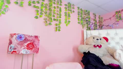 valentinee_xo online show from 06/16/26, 12:46