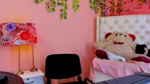 valentinee_xo online show from 06/19/26, 05:45
