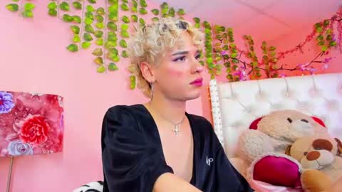 valentinee_xo online show from 07/04/26, 12:11