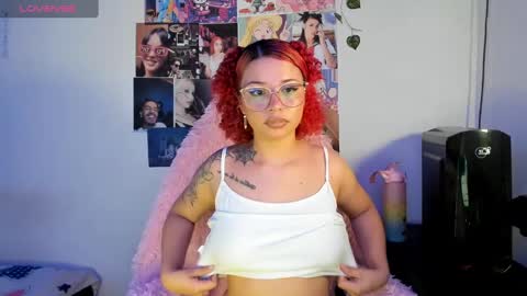 Snapshot of valentinna_5 chatting on 12/13/24, 06:49 Danielle  Please help me to reach 300 thumbs up online show from 12/13/24, 06:49