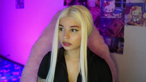 Snapshot of valentinna_5 chatting on 02/02/25, 08:19 Danielle  Please help me to reach 300 thumbs up online show from 02/02/25, 08:19