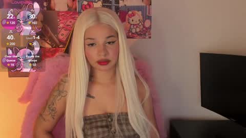 Snapshot of valentinna_5 chatting on 02/06/25, 02:58 Danielle  Please help me to reach 300 thumbs up online show from 02/06/25, 02:58