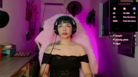 Danielle  Please help me to reach 300 thumbs up online show from 12/18/25, 08:31