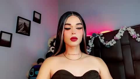 Snapshot of valentinne_marian chatting on 09/27/25, 08:19 Marian online show from 09/27/25, 08:19