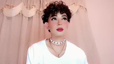 Snapshot of valentinne_marian chatting on 12/14/25, 11:53 Marian online show from 12/14/25, 11:53