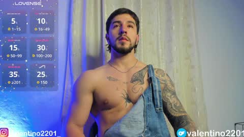 Snapshot of valentino2201 chatting on 12/15/24, 01:02 valentino online show from 12/15/24, 01:02
