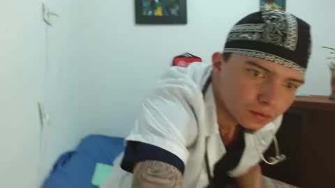 Snapshot of valentino_bel chatting on 12/17/25, 03:29 Nick online show from 12/17/25, 03:29