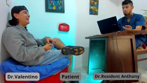 Snapshot of valentino_bel chatting on 12/23/25, 04:43 Nick online show from 12/23/25, 04:43
