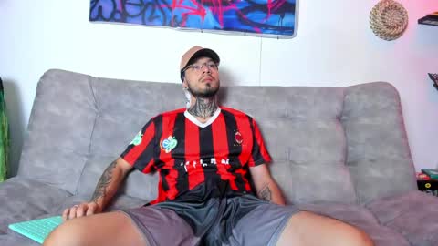 Snapshot of valentino_bel chatting on 06/05/26, 03:29 Nick online show from 06/05/26, 03:29
