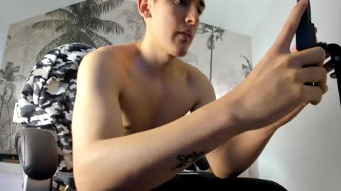 Snapshot of valentino_cerati chatting on 10/24/25, 02:19 valentino_cerati online show from 10/24/25, 02:19