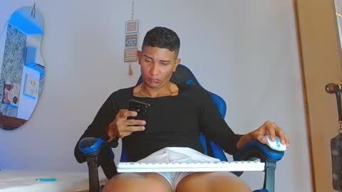 Snapshot of valentino_fs chatting on 11/20/25, 12:33 Mistery Guy online show from 11/20/25, 12:33