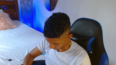 Snapshot of valentino_fs chatting on 11/29/25, 06:00 Mistery Guy online show from 11/29/25, 06:00