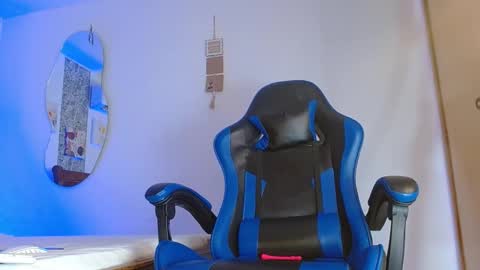 Snapshot of valentino_fs chatting on 12/02/25, 01:55 Mistery Guy online show from 12/02/25, 01:55