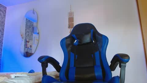 Snapshot of valentino_fs chatting on 12/02/25, 05:19 Mistery Guy online show from 12/02/25, 05:19