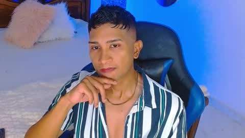 Snapshot of valentino_fs chatting on 12/15/25, 03:22 Mistery Guy online show from 12/15/25, 03:22