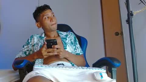 Snapshot of valentino_fs chatting on 12/16/25, 06:46 Mistery Guy online show from 12/16/25, 06:46