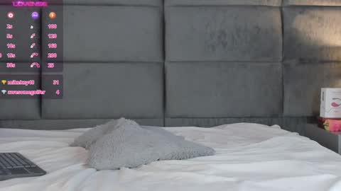 valentino moon online show from 12/29/24, 06:24