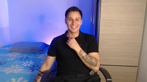 Snapshot of valentinosex_1 chatting on 10/31/25, 09:27 VALENTINO online show from 10/31/25, 09:27